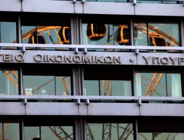 «Αγώνας δρόμου» για τις αιτήσεις των 120 δόσεων από τους ελεύθερους επαγγελματίες